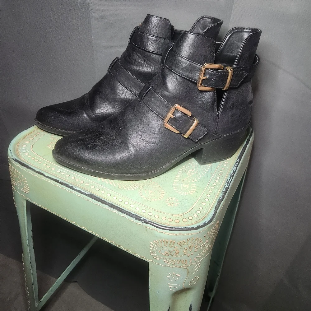 Forever 21 Black Pointed Toe Ankle Boots - Picture 4 of 5